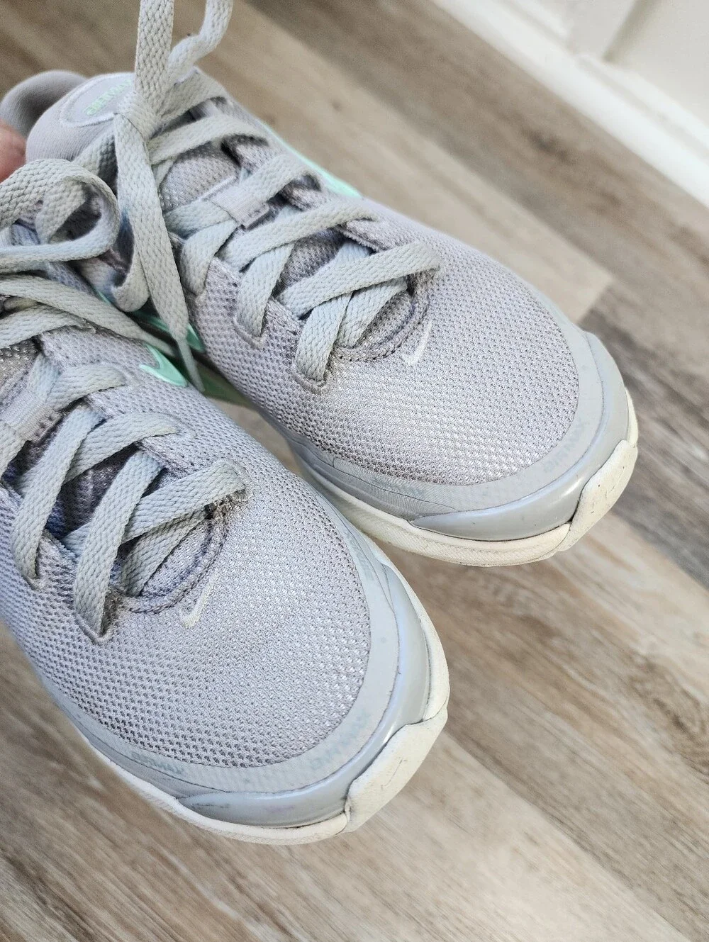 Nike Airmax Kids' Gray Mesh Sneakers with Mint Swoosh Size 6 Big Girls